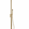 מקלחון חוץ עומד AURA GOLD בגימור זהב מוברש, עם ראש גשם ומזלף יד